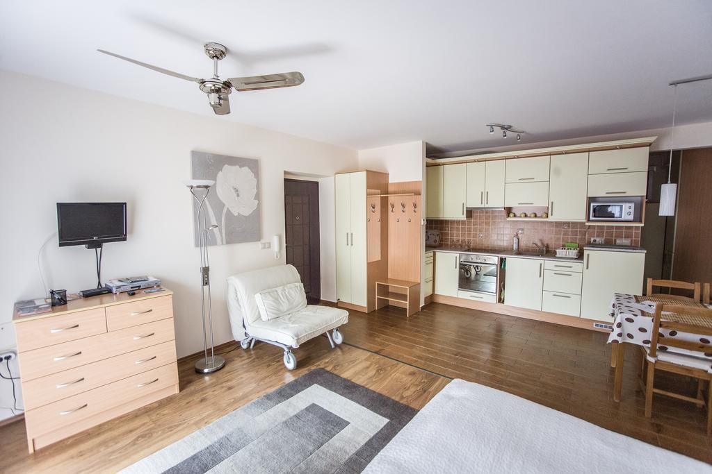 Atmoszfera Apartman ชาร์วาร์ ห้อง รูปภาพ