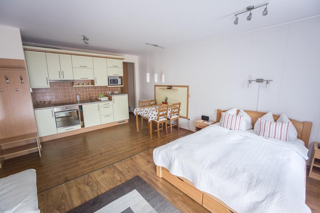 Atmoszfera Apartman ชาร์วาร์ ห้อง รูปภาพ