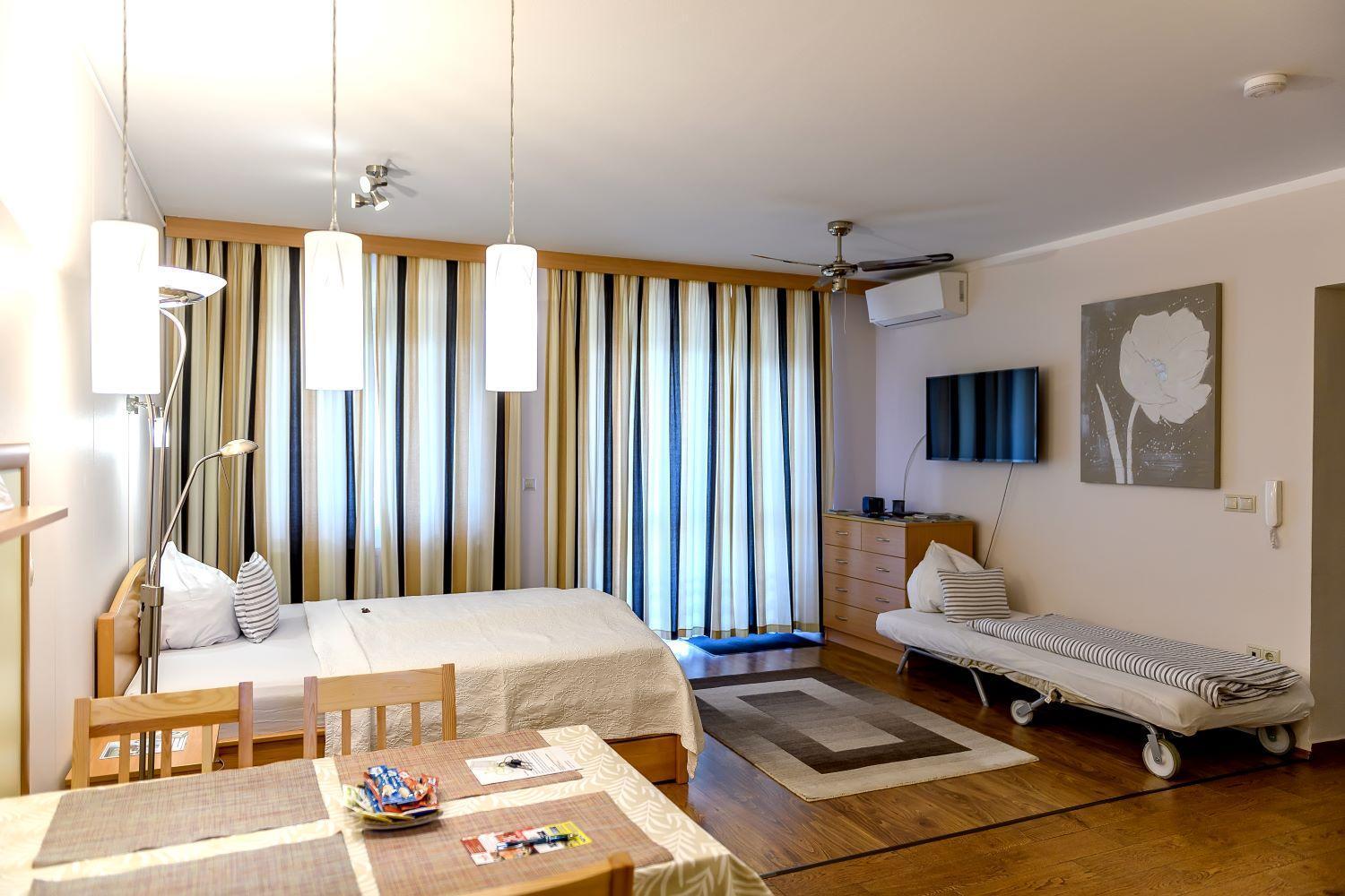 Atmoszfera Apartman ชาร์วาร์ ภายนอก รูปภาพ