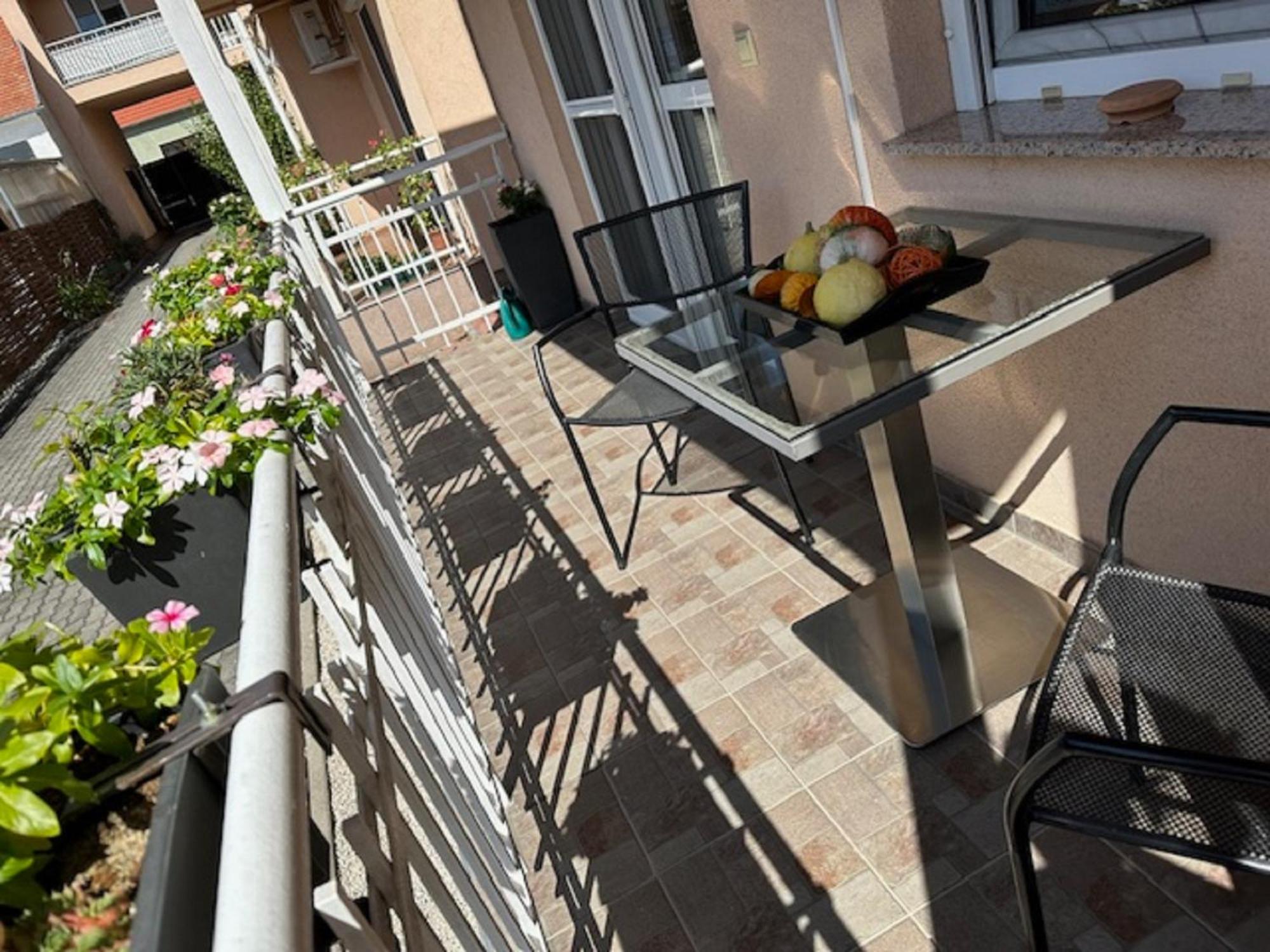 Atmoszfera Apartman ชาร์วาร์ ภายนอก รูปภาพ